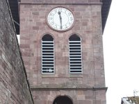 La porte Saint Jacques à Saint-Jean-Pied-de-Port avec le saint et son bâton