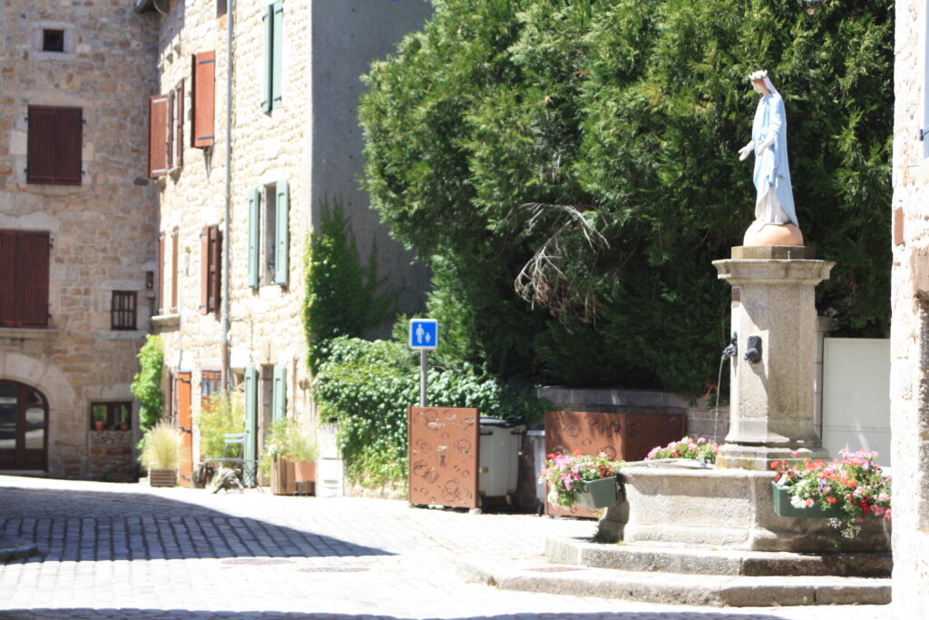 place de la Vierge Le Malzieu